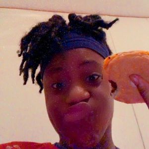 Meet your Posher, Leah